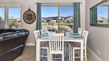 House, Multiple Beds, Mountain View (Fairway Oasis) | Dining