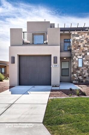 House, Multiple Beds, Mountain View (Red Cliff Sunset) | Exterior