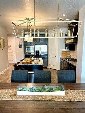 House, Multiple Beds, Mountain View (Angels Landing) | Dining - Traveller's Retreat (St. George)