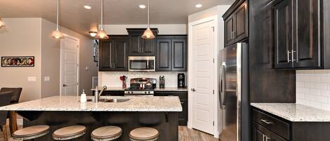 House, Multiple Beds, Mountain View (High Desert Hideaway) | Private kitchen | Full-size fridge, microwave, oven, stovetop