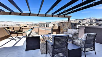 House, Multiple Beds, Mountain View (The Painted Horse) | Property grounds