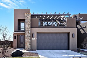 House, Multiple Beds, Mountain View (The Painted Horse) | Exterior