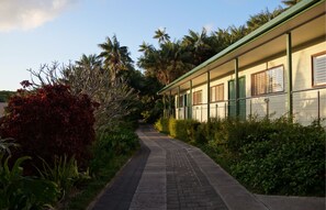 المنشأة من الخارج