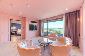 Blackout curtains, free WiFi, bed sheets