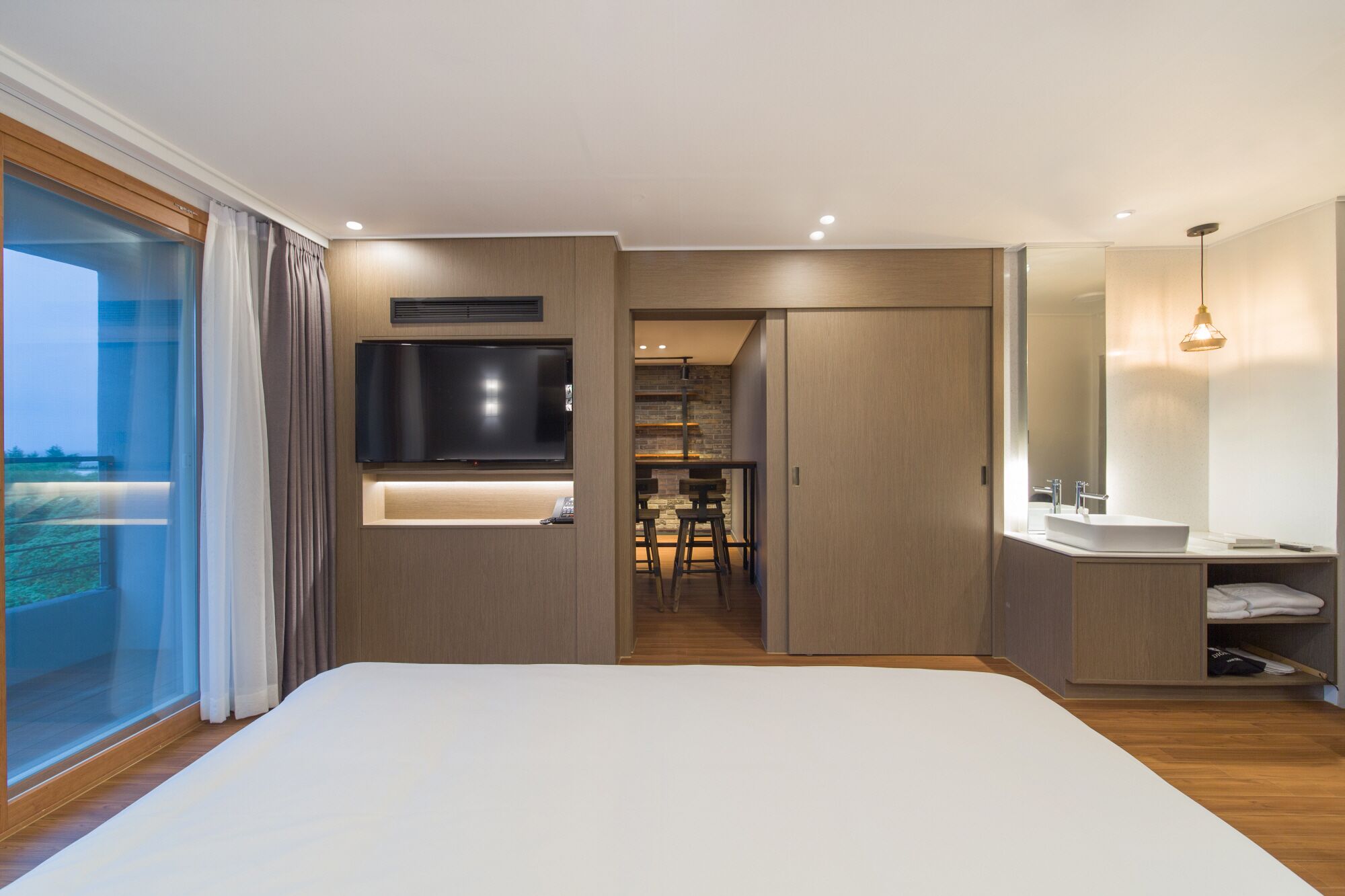 Blackout curtains, free WiFi, bed sheets