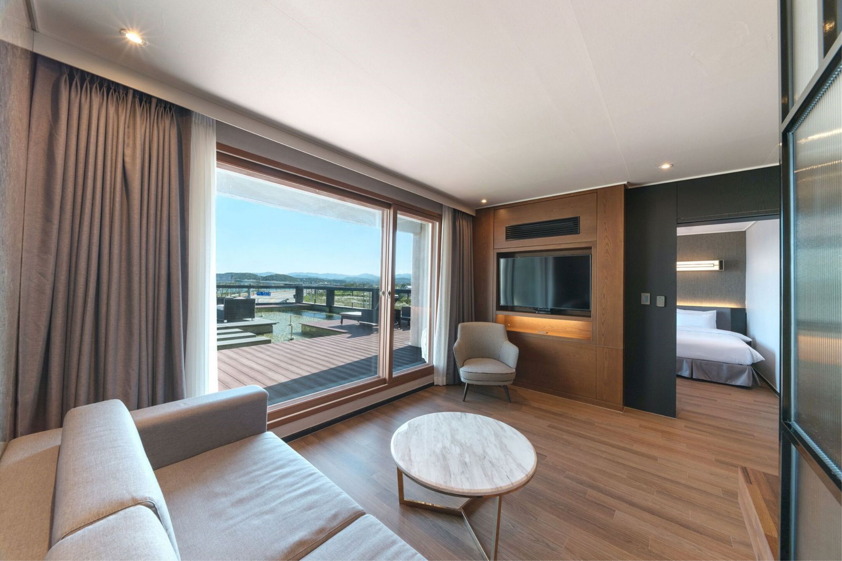 2 bedrooms, blackout curtains, free wifi, bed sheets