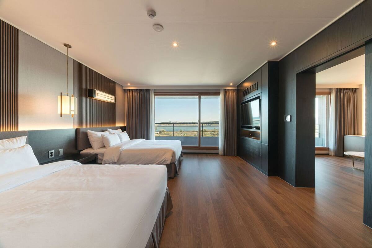 2 bedrooms, blackout curtains, free wifi, bed sheets