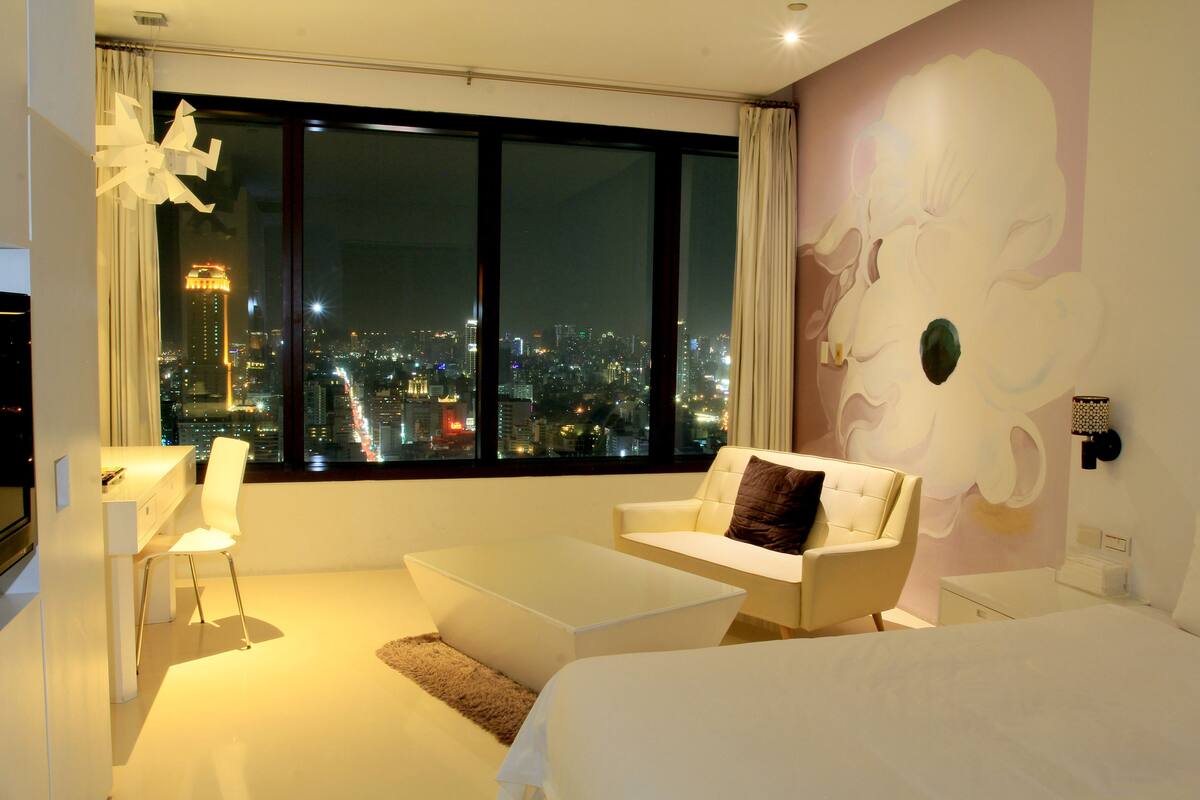 Desk, blackout curtains, rollaway beds, free WiFi