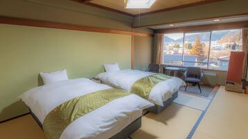 Habitación básica con 2 camas individuales | Caja de seguridad en la habitación