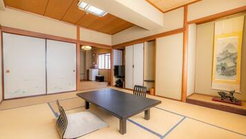 Japanese-Style Superior Room | In-room safe