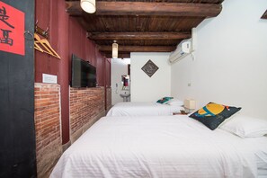 Standard Twin Room | Desk, blackout drapes, free WiFi, bed sheets - Patio Moonlight B&B (Jincheng)