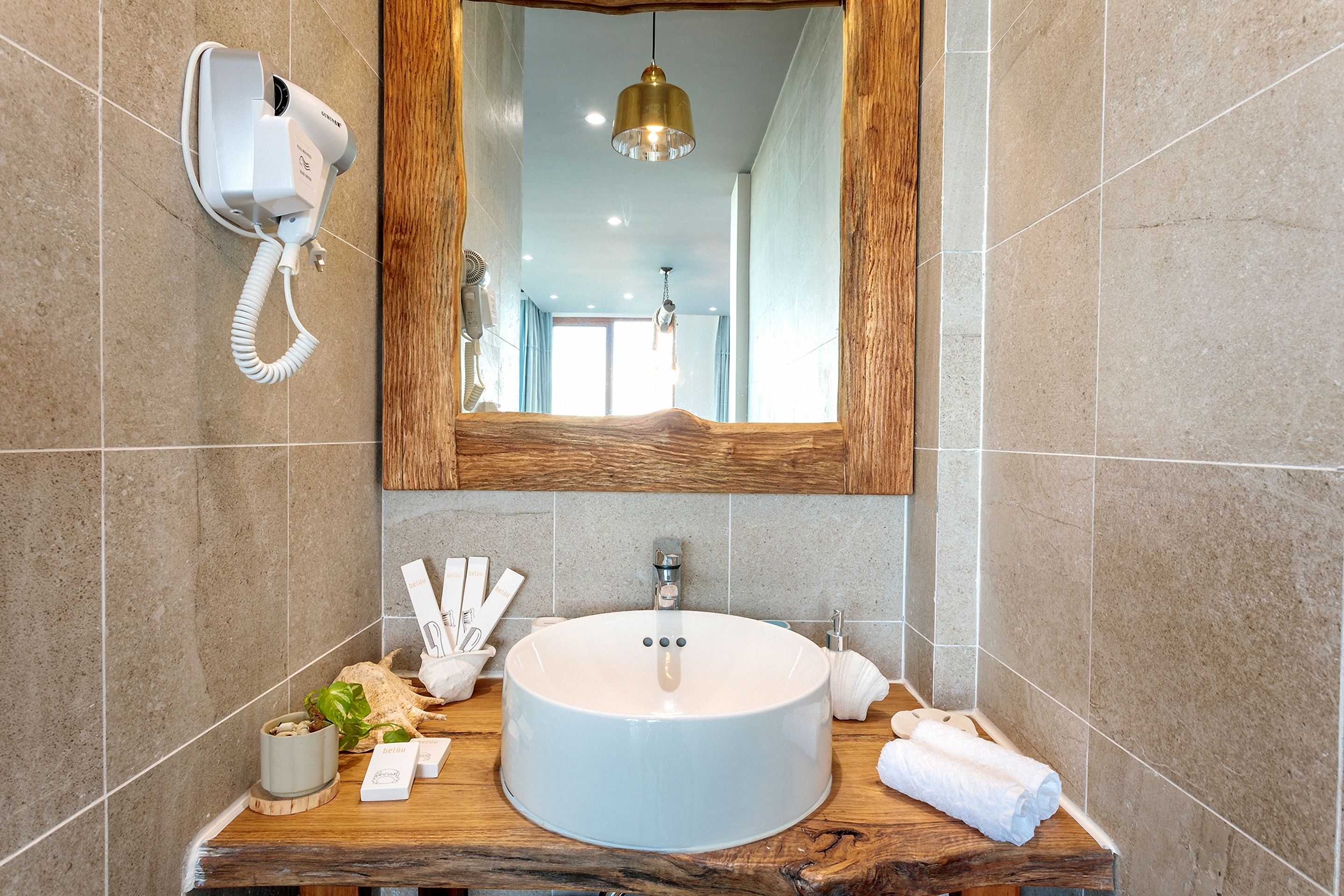 luxury twin room, sea view | bathroom sink