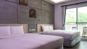 Phòng 4 có tầm nhìn toàn cảnh | Bàn, màn/rèm cản sáng, phòng cách âm, bộ trải giường