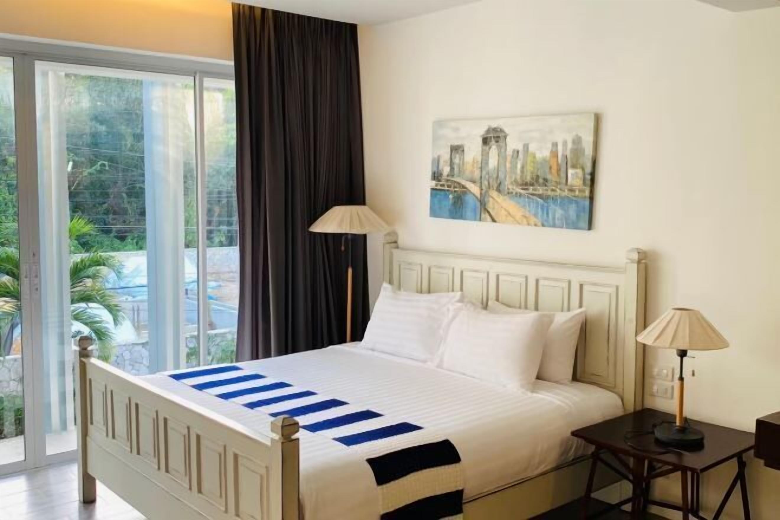 4 habitaciones, escritorio y cortinas blackout 