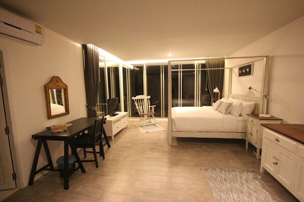 4 Schlafzimmer, Schreibtisch, Verdunkelungsvorhänge, Zustellbetten