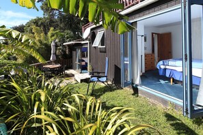 1 bedroom, desk, iron/ironing board, cribs/infant beds - Palm Heights (Waiheke Island)