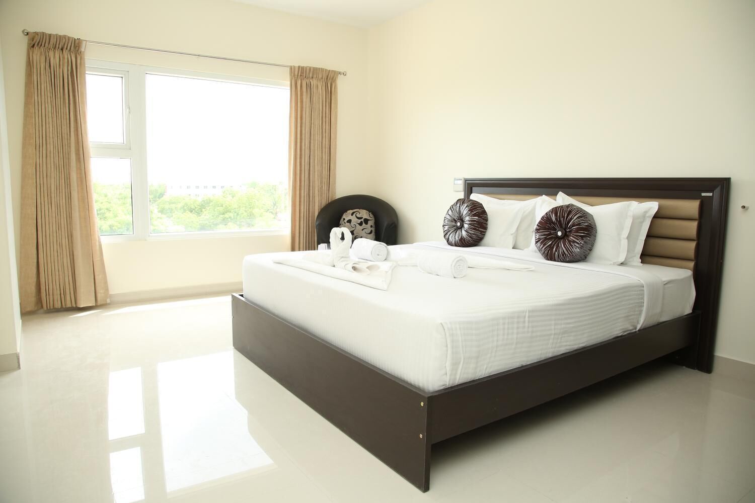 In-room safe, desk, soundproofing, iron/ironing board