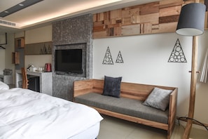 Standard-Vierbettzimmer | Individuell dekoriert, Schreibtisch, Verdunkelungsvorhänge
