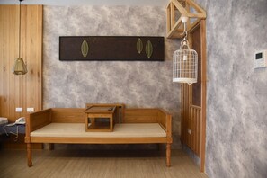 Deluxe-Doppelzimmer | Individuell dekoriert, Schreibtisch, Verdunkelungsvorhänge