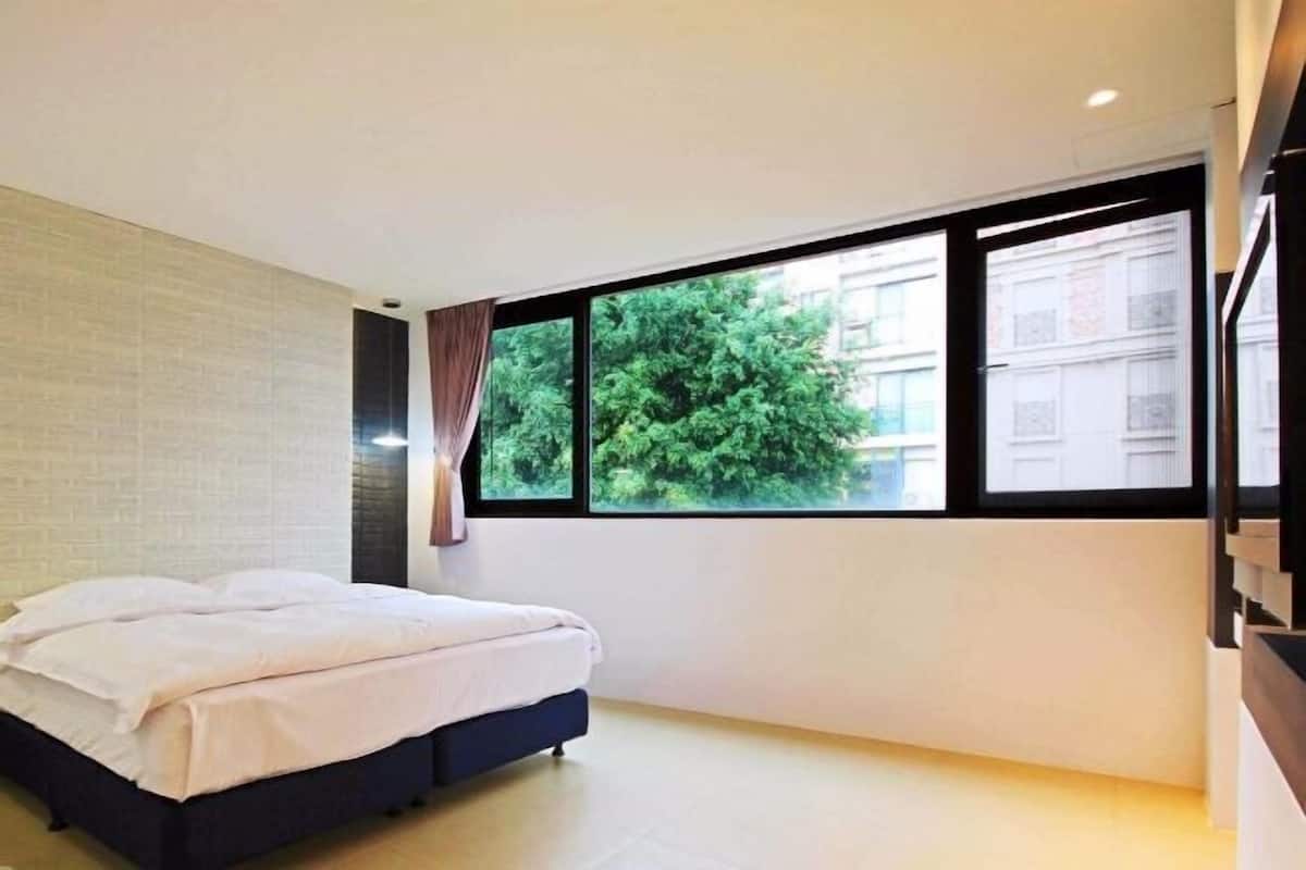 Desk, blackout curtains, soundproofing, free WiFi