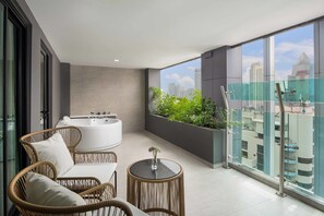 Grand Jacuzzi Suite with Balcony | View from room - Solitaire Bangkok Sukhumvit 11 (Bangkok)