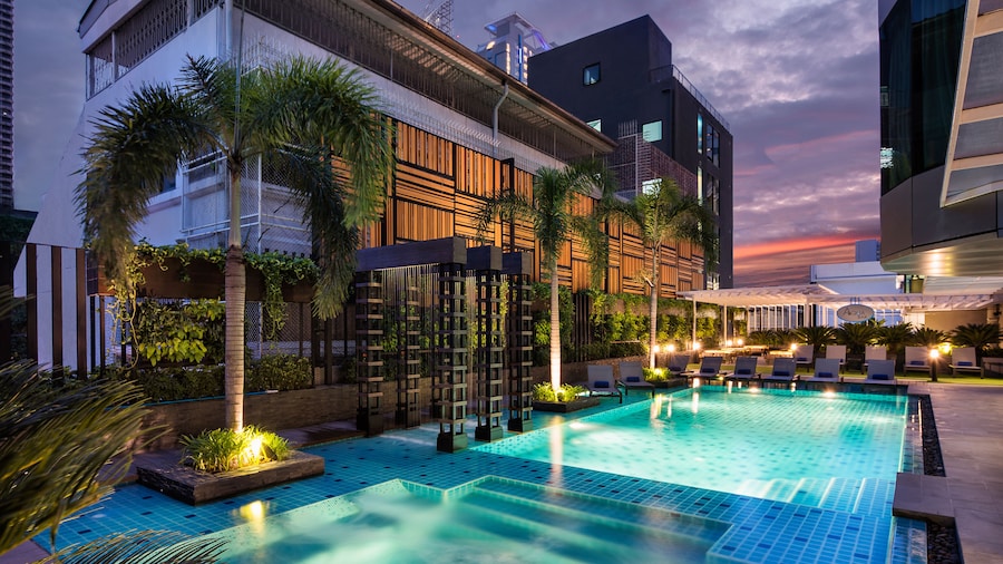 Solitaire Bangkok Sukhumvit 11