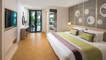 Grand Deluxe Pool View