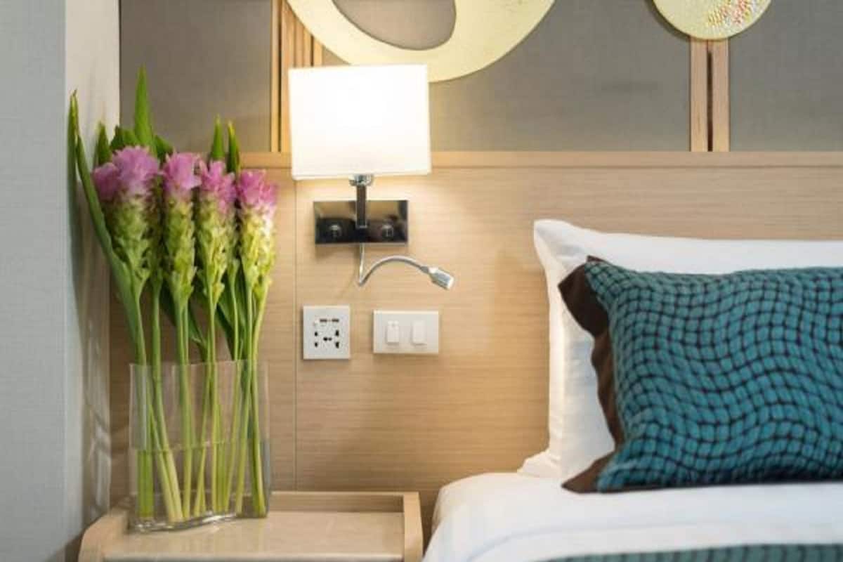 Hypo-allergenic bedding, minibar, in-room safe, desk