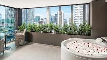 Private spa tub
