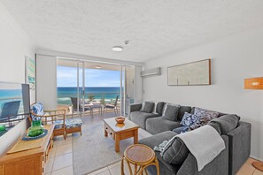 Flat-screen TV - Burleigh Beach Tower (Burleigh Heads)