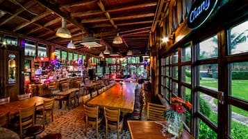Desayuno buffet diario (THB 300 por persona)