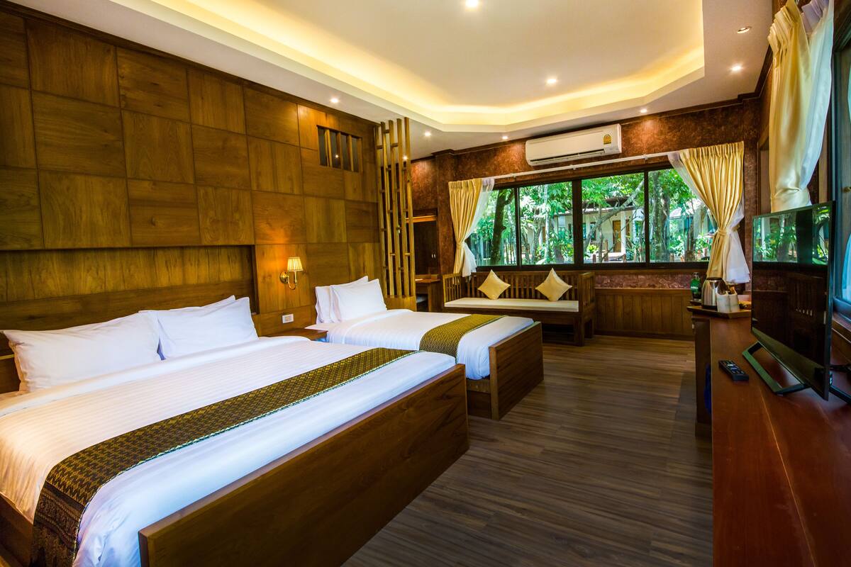 Deluxe Family Room