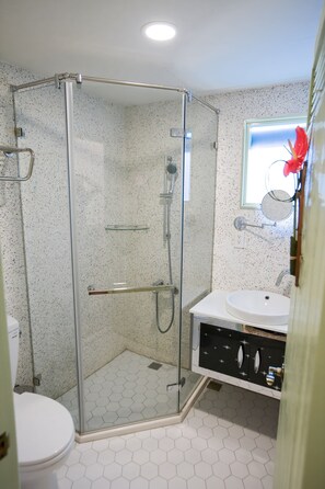Standard Double Room (M203) | Bathroom | Shower, free toiletries, hair dryer, slippers - My Way House (Tainan)