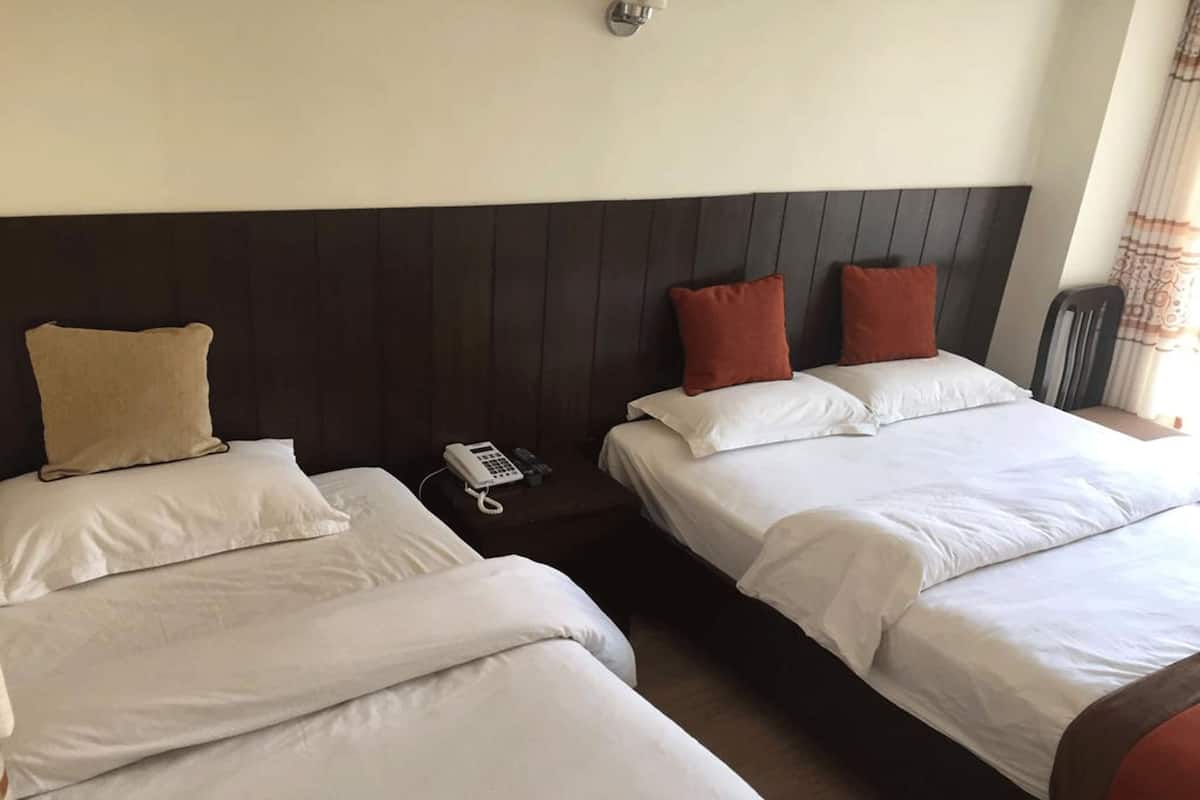 Habitación Deluxe, 1 cama King size | Caja de seguridad en la habitación, escritorio y insonorización