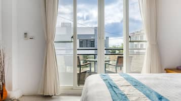 Superior Double Room, Bathtub | Blackout drapes, soundproofing, free WiFi