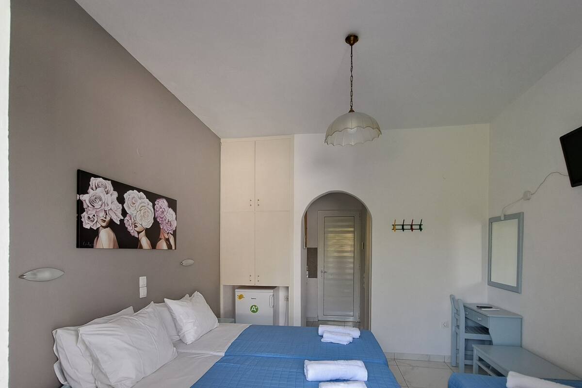 Desk, soundproofing, iron/ironing board, rollaway beds (surcharge)