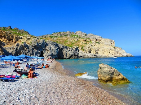 Playa en los alrededores . Villa Maroula