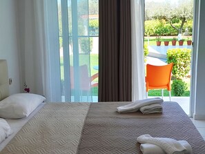 APARTMENT, 1 BEDROOM, VERANDA, GARDEN AND COUNTRY VIEW (2) | Premium bedding, pillowtop beds, individually decorated - Villa Maroula (Rhodes)