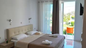 APARTMENT, 1 BEDROOM, VERANDA, GARDEN AND COUNTRY VIEW (2) | Premium bedding, pillowtop beds, individually decorated