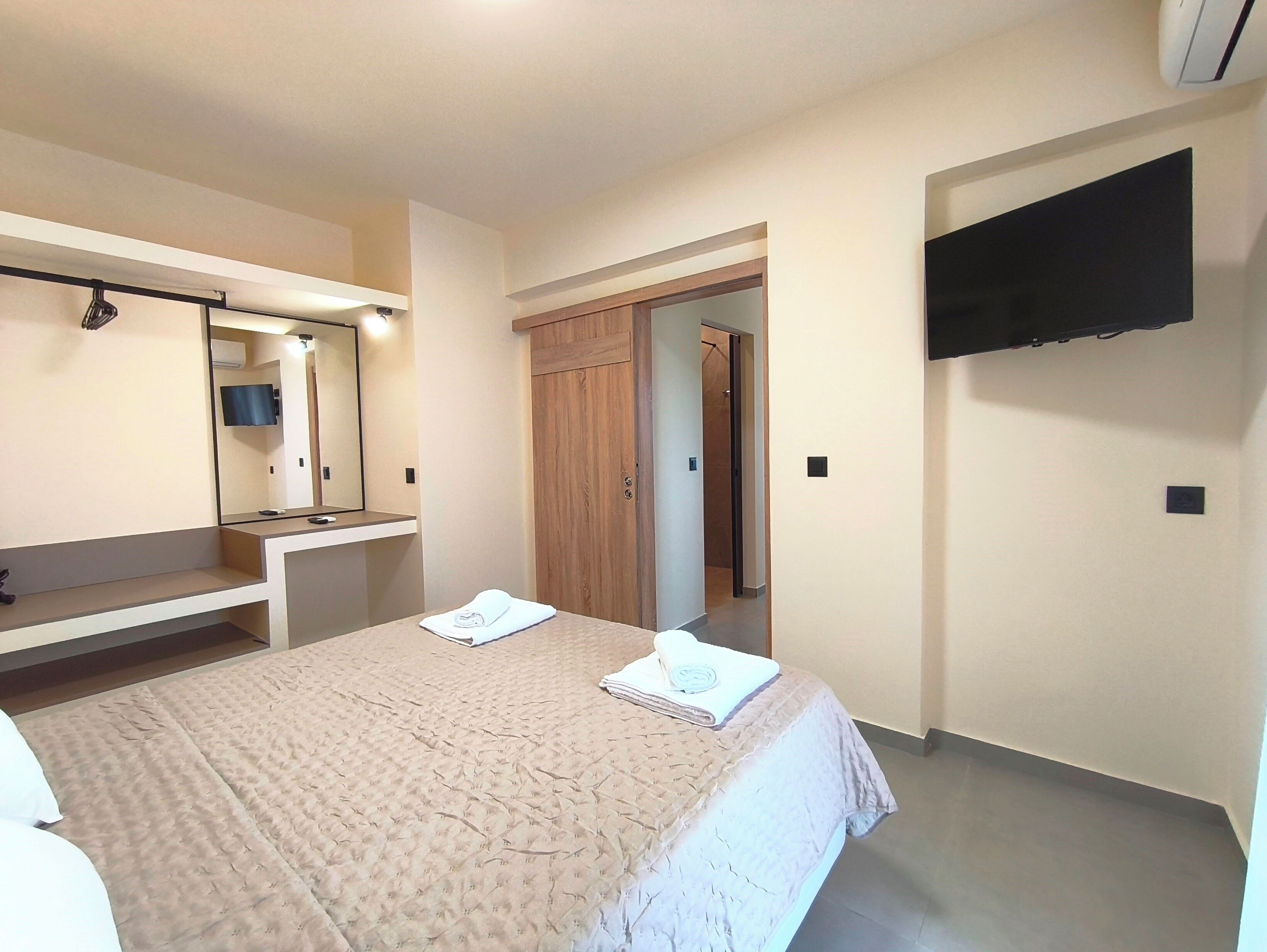 DELUXE-APARTMENT-2 BEDROOM-2 BATHROOMS- COUNTRYSIDE AND SEA VIEW | Hochwertige Bettwaren, Pillowtop-Betten, individuell dekoriert