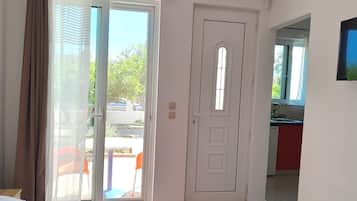 APARTMENT, 1 BEDROOM, VERANDA, COURTYARD VIEW | Premium bedding, pillowtop beds, individually decorated