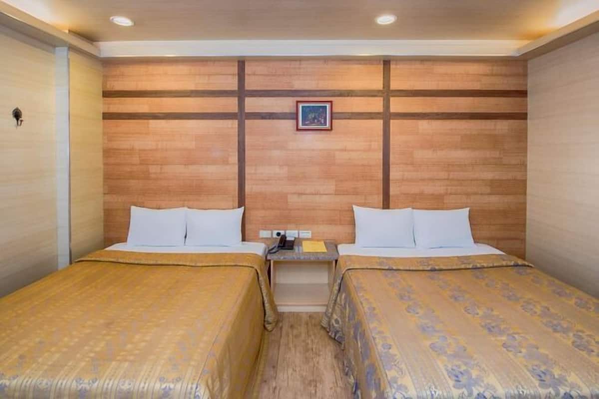 Cortinas blackout, ferros/tábuas de passar roupa, Wi-Fi de cortesia