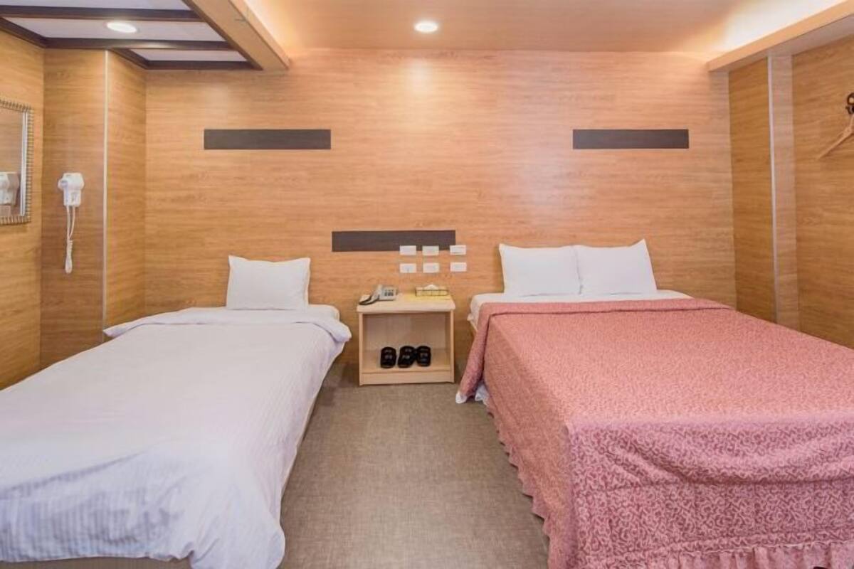 Cortinas blackout, ferros/tábuas de passar roupa, Wi-Fi de cortesia