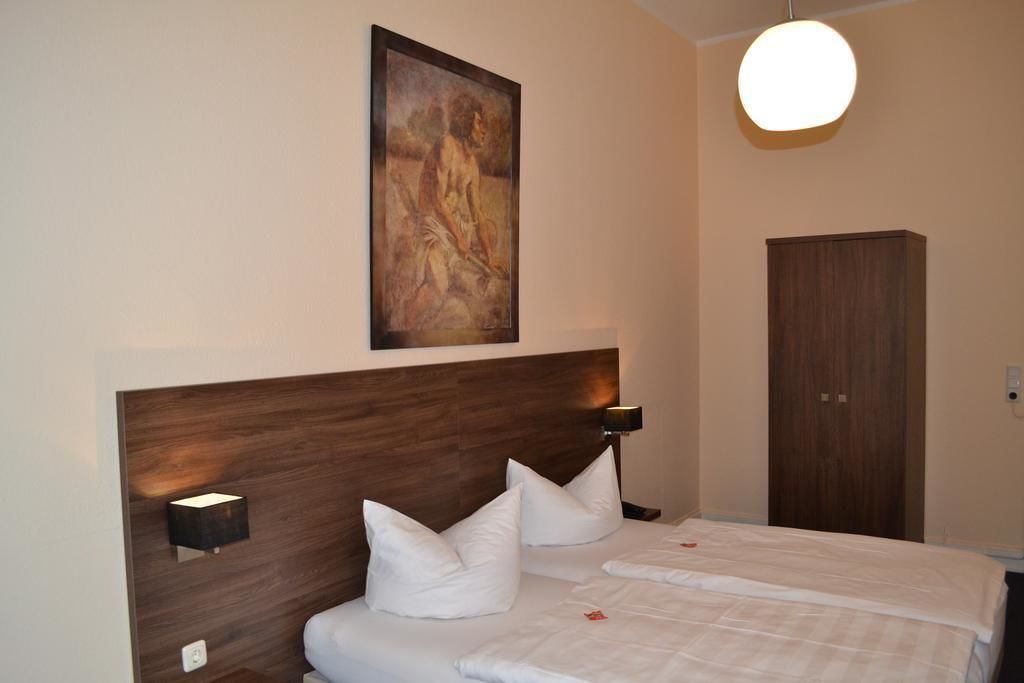 classic twin room | premium bedding, desk, iron/ironing board, free cots/infant beds