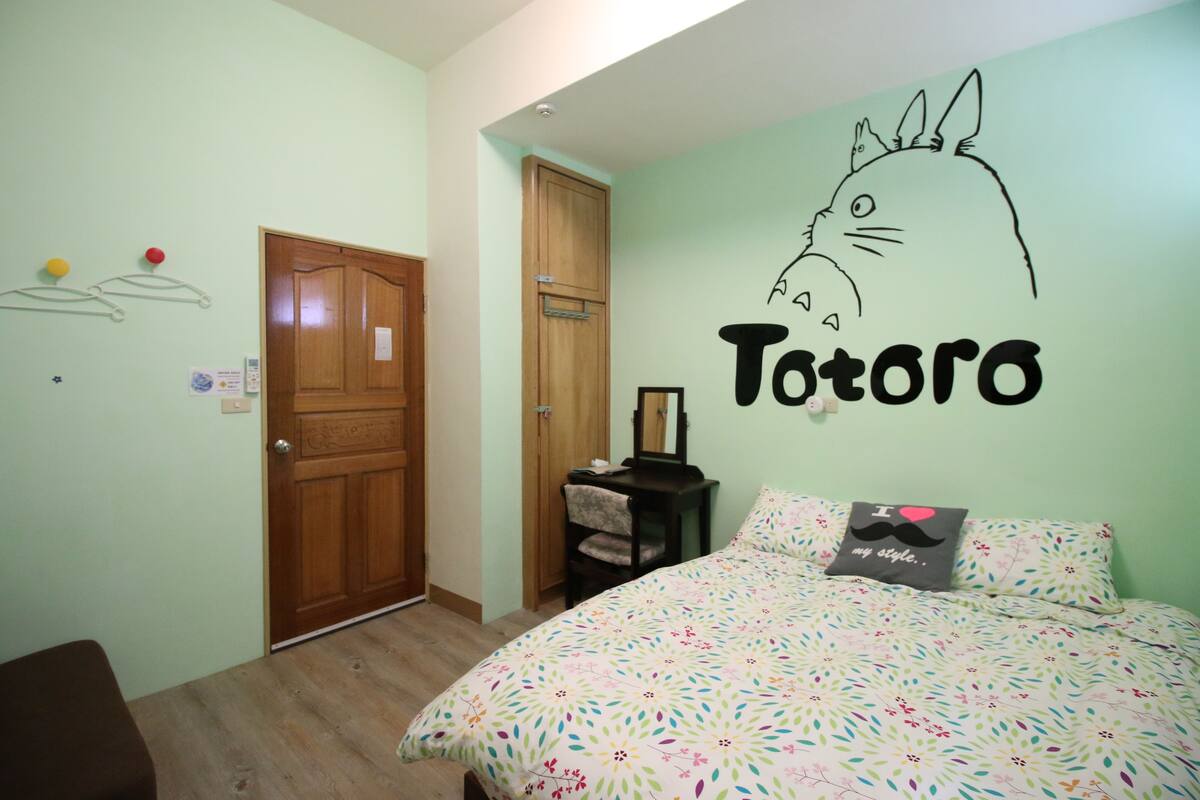 Desk, blackout curtains, rollaway beds, free WiFi