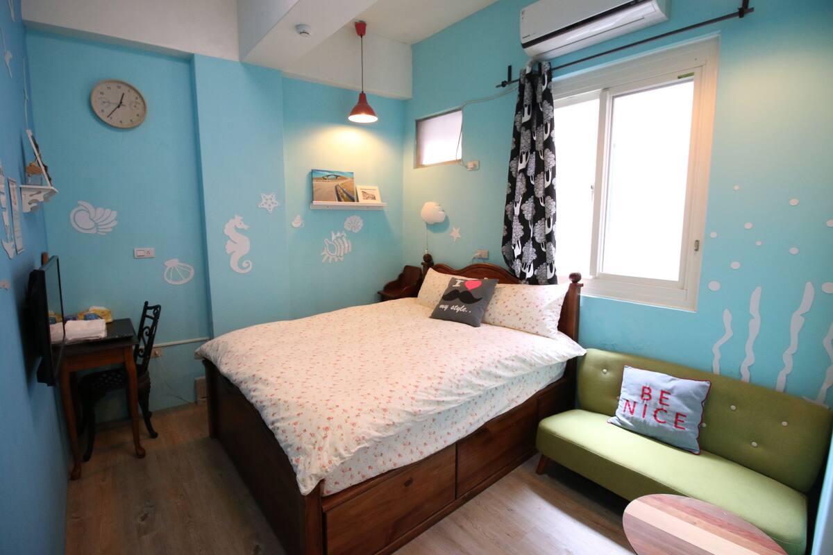 Desk, blackout curtains, rollaway beds, free WiFi