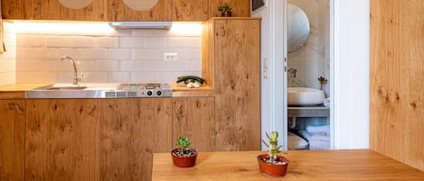 Studio Superior | Dapur pribadi | Lemari es, kompor, ketel listrik, dan pemanggang roti