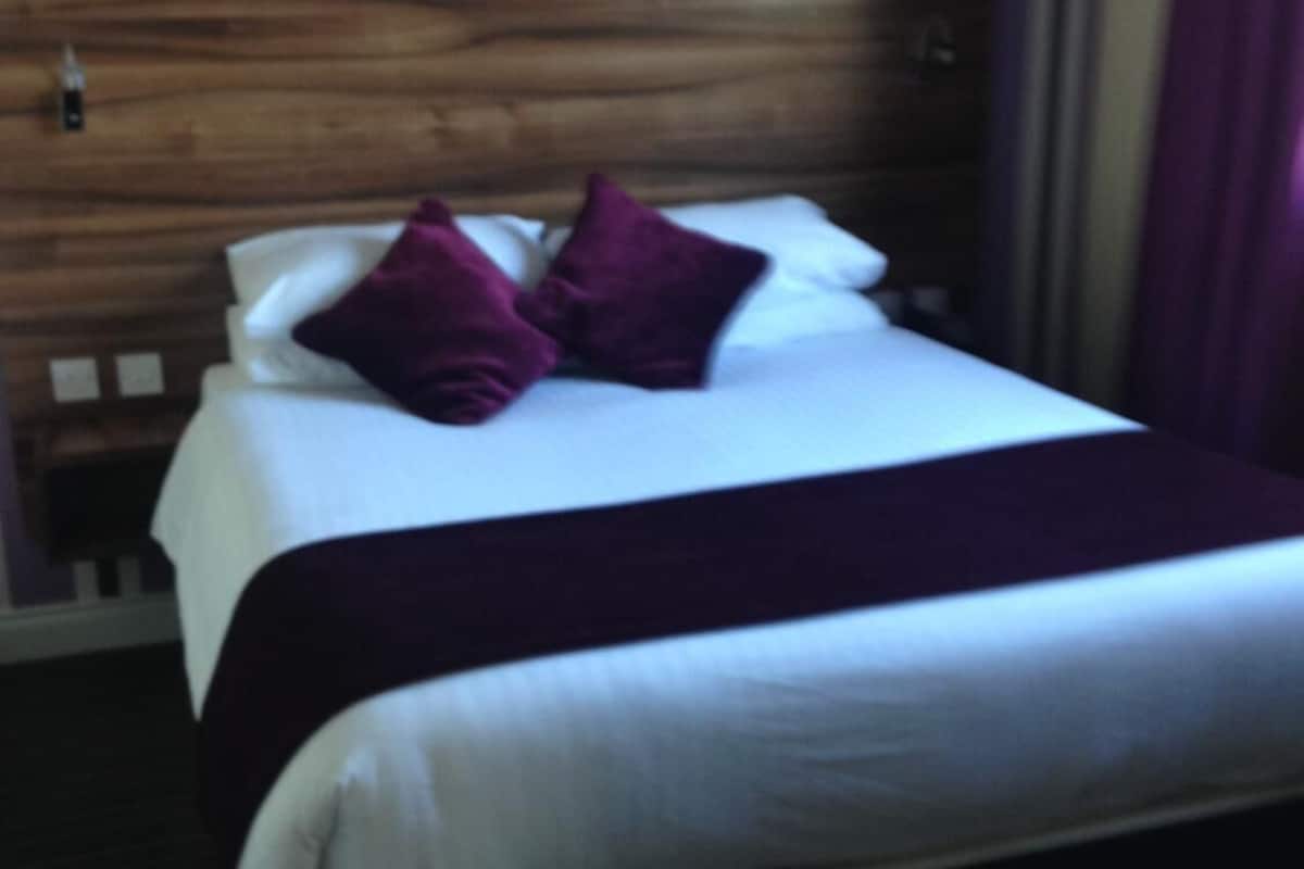 desk, iron/ironing board, free wifi, bed sheets