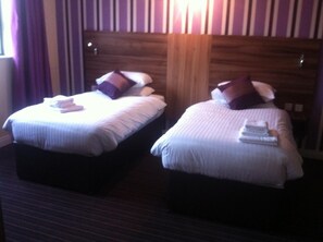 Desk, iron/ironing board, free WiFi, bed sheets - Mourne Country Hotel (Newry)