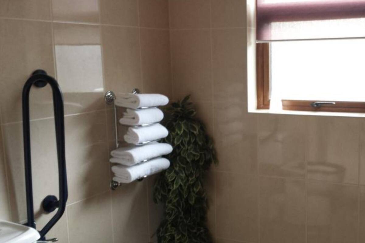 double room | bathroom | free toiletries, hair dryer, towels